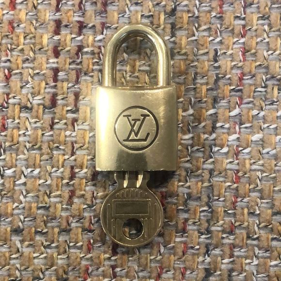 Vintage LV Louis Vuitton Padlock Lock & Key 230 - Picture 6 of 15